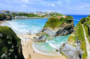 Imagine din galeria proprietății Entire Flat in Newquay, 2 minutes walk to the beach and Clubs! în Newquay