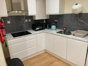 Imagine din galeria proprietății Entire Flat in Newquay, 2 minutes walk to the beach and Clubs! în Newquay