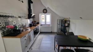 Kuchyň nebo kuchyňský kout v ubytování Ferienwohnung mit Weitblick