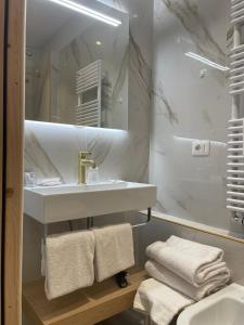 Koupelna v ubytování Hotel Maxim Axial