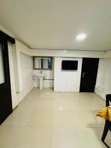 Kuchyň nebo kuchyňský kout v ubytování Three Dot Hotel
