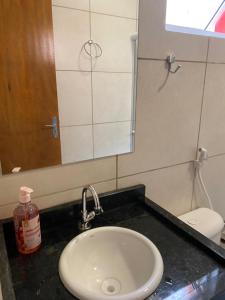 O baie la Flat Condomínio Topo da Montanha 508 +16 fotografii