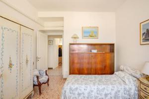 a bedroom with a bed and a wooden headboard at Casa al Mare - Lido in Terracina
