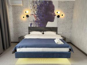 Postel nebo postele na pokoji v ubytování Grand Way Hotel