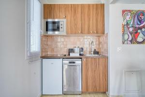 Η κουζίνα ή μικρή κουζίνα στο Elegant Suite Inn Paris la Defense