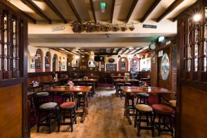 Restaurace v ubytování The Dingle Pub Rooms
