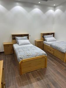 Ένα ή περισσότερα κρεβάτια σε δωμάτιο στο شقه مفروشه بغرفتين وصاله