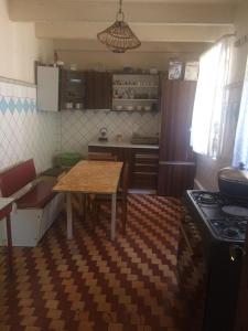 A kitchen or kitchenette at Ezo