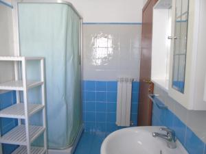 A bathroom at Homiday - Residence Micaene