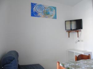 A television and/or entertainment centre at Homiday - Residence Micaene