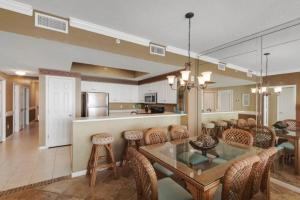 Η κουζίνα ή μικρή κουζίνα στο Majestic Sun 1013A