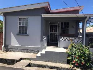 Το κτήριο όπου στεγάζεται  η παραθεριστική κατοικία