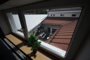 Balkón nebo terasa v ubytování Tématické pokoje Doupě