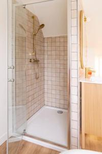 a shower with a glass door in a bathroom at Duplex calme à Caen - proche Zénith & commerces in Caen