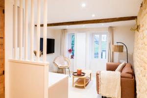 a living room with a couch and a table at Duplex calme à Caen - proche Zénith & commerces in Caen