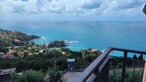 a view of the ocean from a balcony at Casa Ingrid in Lerici