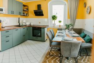 Kuchyň nebo kuchyňský kout v ubytování Modernes Apartment mit Balkon und Stellplatz + 18 fotografií