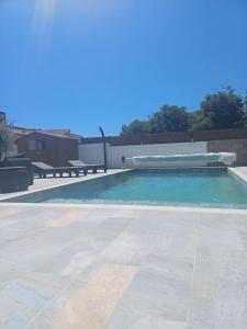 Πισίνα στο ή κοντά στο Studio mi casa es su casa
