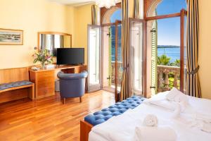TV a/nebo společenská místnost v ubytování Hotel Du Parc