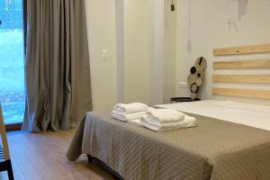 Postel nebo postele na pokoji v ubytování Eria's Junior Suite