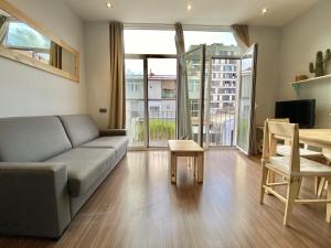 a living room with a couch and a table at Loft Pere IV in Barcelona