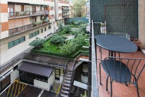 ミラノにあるGuini Dream Apartmentの屋上庭園付きのアパートメント