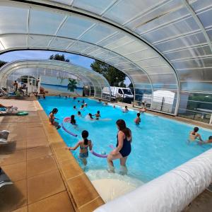 a group of people in a swimming pool at Mobile home à louer Les Sables d'Olonne - Vendée in La Pironnière