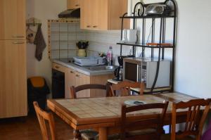 Kuchyň nebo kuchyňský kout v ubytování Appart 5 personnes a PORTICCIO Avec 2 piscines matériel enfant ,bébé clim