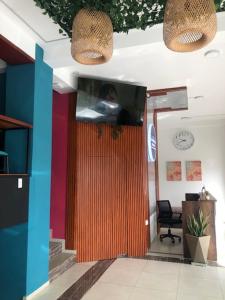 TV a/nebo společenská místnost v ubytování Hotel Suites La Fontana