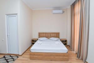 Postel nebo postele na pokoji v ubytování Just Inn Kutaisi