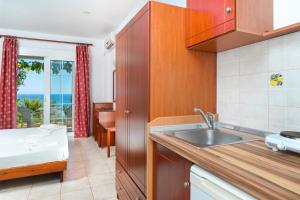 Postel nebo postele na pokoji v ubytování Hotel Smaragdi