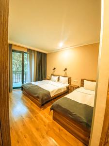 Rúm í herbergi á Hotel Gold Kazbegi
