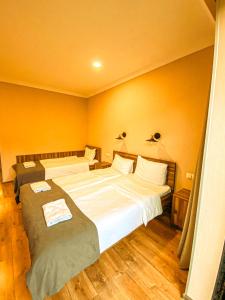 Rúm í herbergi á Hotel Gold Kazbegi