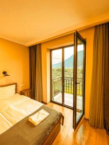 Rúm í herbergi á Hotel Gold Kazbegi