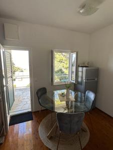 Gallery image of "Silente" Cozy Two-bedroom Apartment with sea view in Postira +20 photos