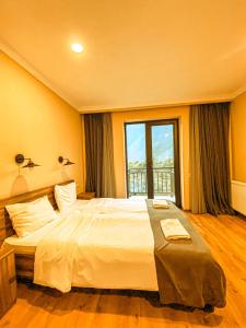 Rúm í herbergi á Hotel Gold Kazbegi