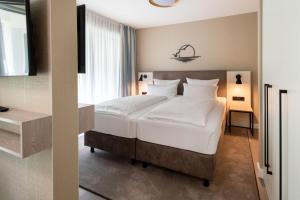 Postel nebo postele na pokoji v ubytování Hotel am Schlosspark garni