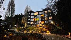 Um jardim em Design Suites Bariloche