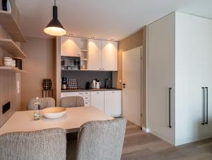 Kuchyň nebo kuchyňský kout v ubytování Hotel am Schlosspark garni