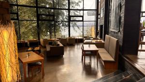 Uma área de estar em Design Suites Bariloche