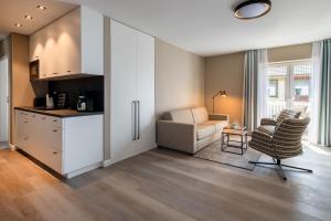 Kuchyň nebo kuchyňský kout v ubytování Hotel am Schlosspark garni
