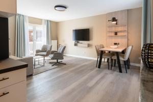 TV a/nebo společenská místnost v ubytování Hotel am Schlosspark garni