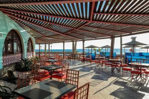 Reštaurácia alebo iné gastronomické zariadenie v ubytovaní Arabia Azur Resort