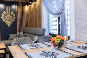 Posedenie v ubytovaní Apartament TatraVika z basenem i widokiem