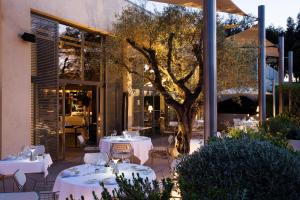En restaurang eller annat matställe på Sezz Saint-Tropez