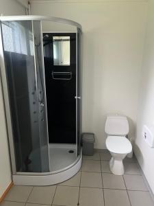 Bilik mandi di Eidavellir Apartments and Rooms