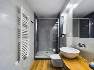 a bathroom with a sink and a toilet and a shower at Apartamenty Familly Dąbrówka - przy parku, prywatny parking, sauna, ogód - by SpaceApart in Jelenia Góra +56 photos
