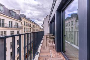a balcony with a view of a street with buildings at Quartier Libre Opera in Paris