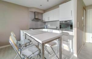 Η κουζίνα ή μικρή κουζίνα στο Royal Ascot S2 Ref 8