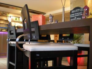 Afbeelding uit fotogalerij van Hôtel Le Juliano in Carbon-Blanc